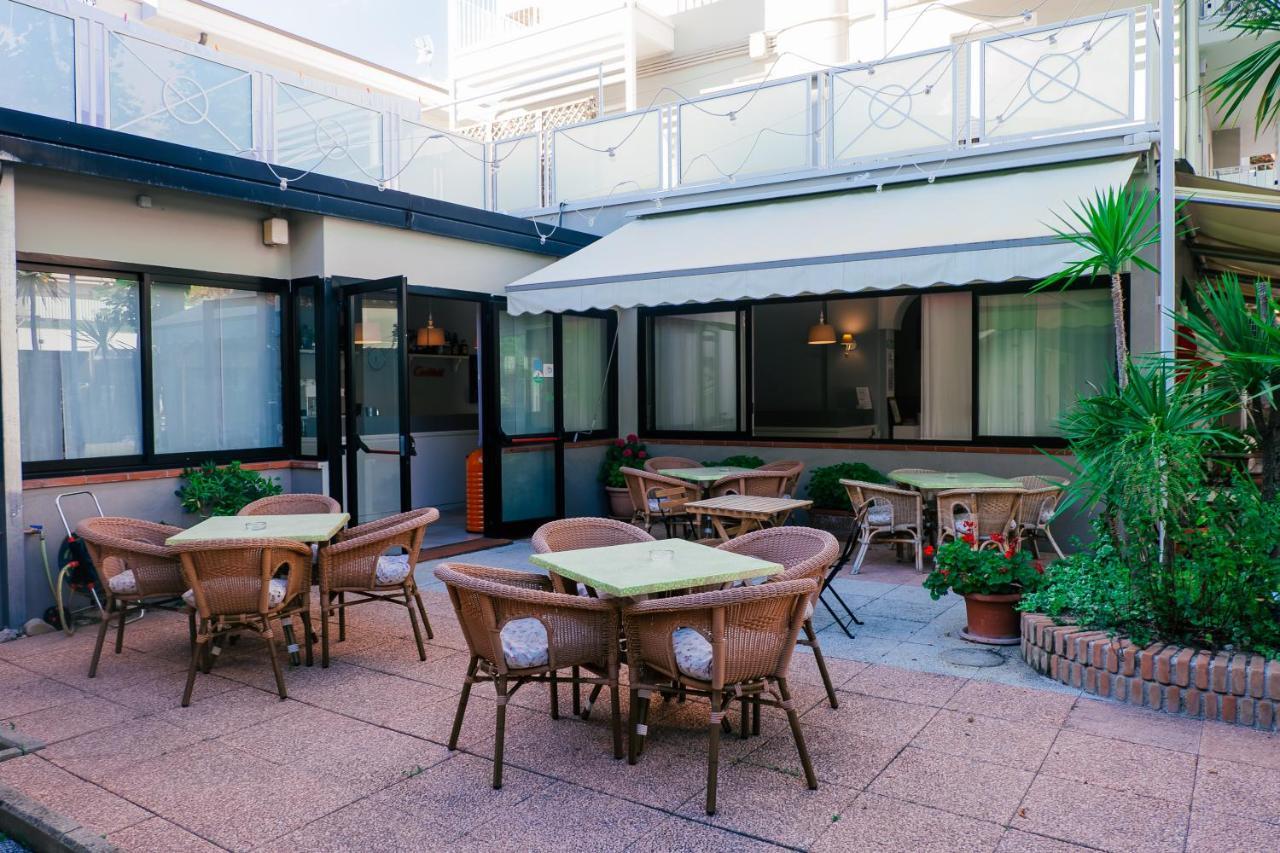 Hotel Jolie Riccione Exterior foto