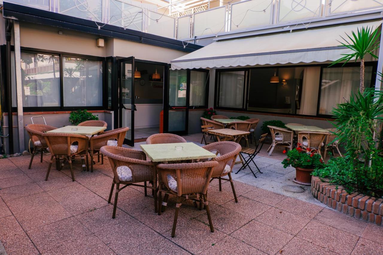 Hotel Jolie Riccione Exterior foto