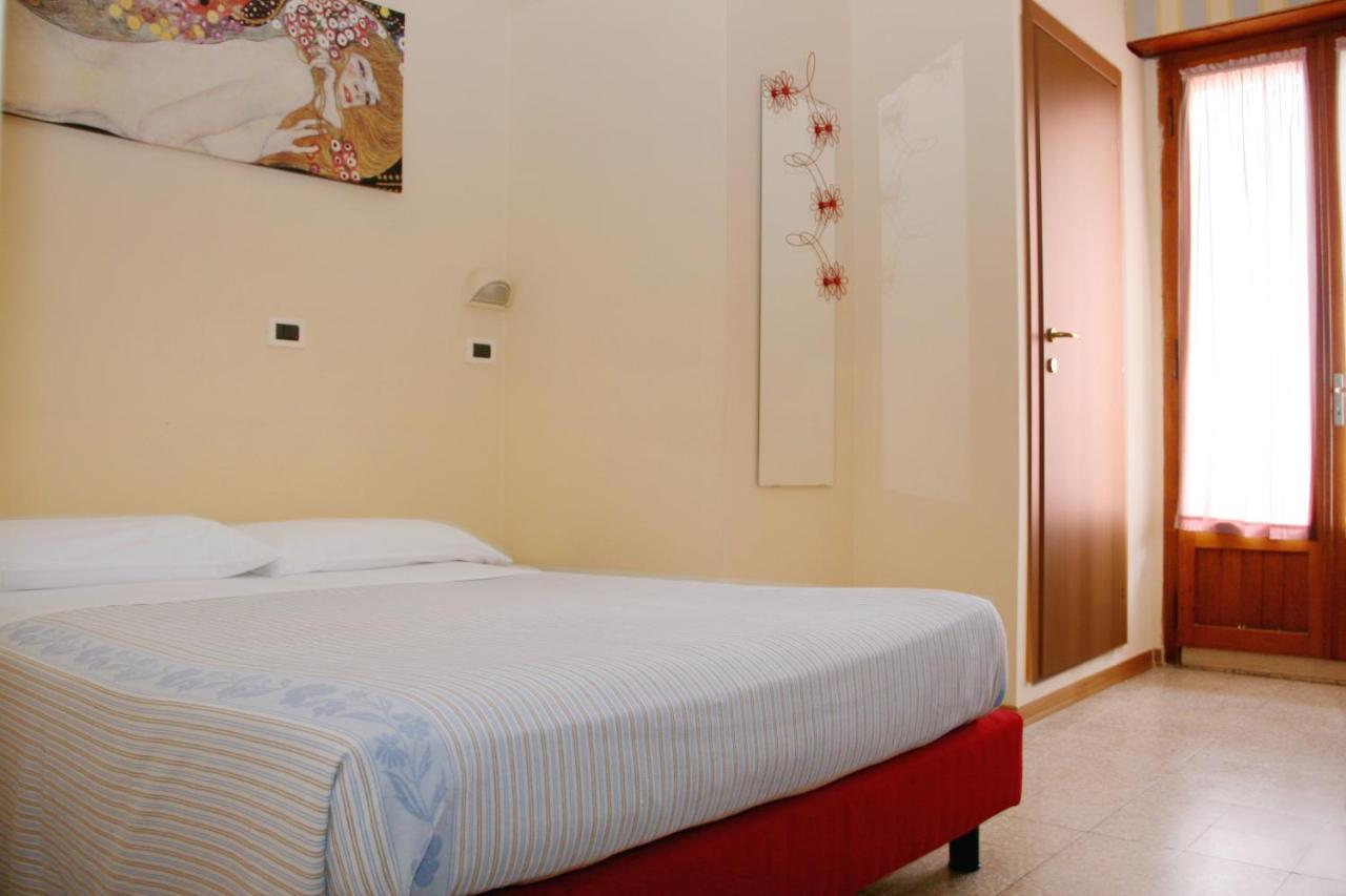 Hotel Jolie Riccione Exterior foto
